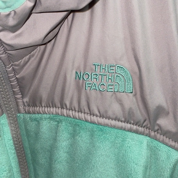 Girls North Face Reversible Jacket - Picture 2 of 8